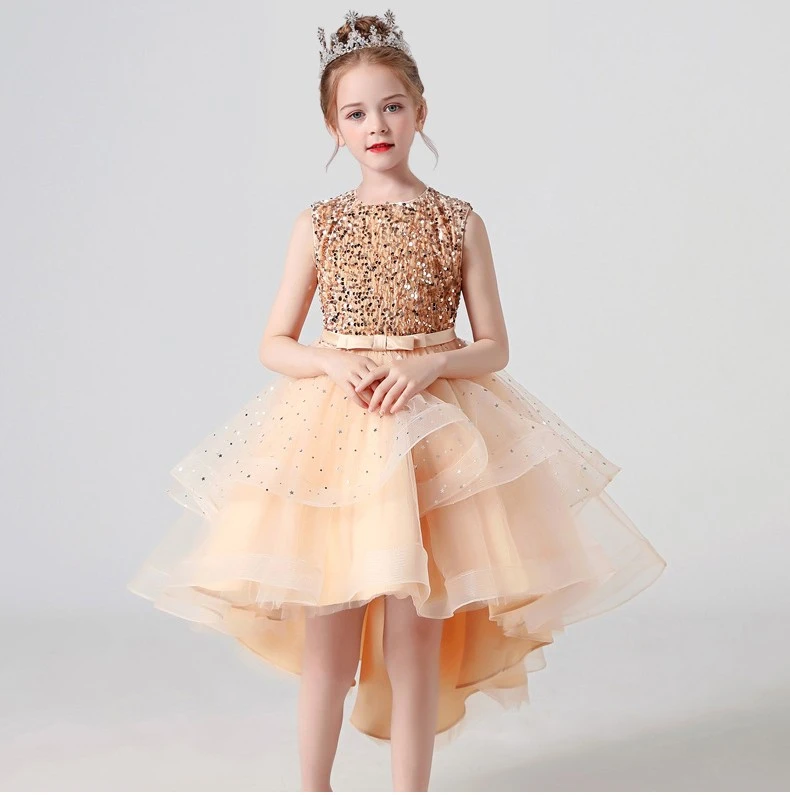 VESTIDO ELEGANTE CON COLA BC