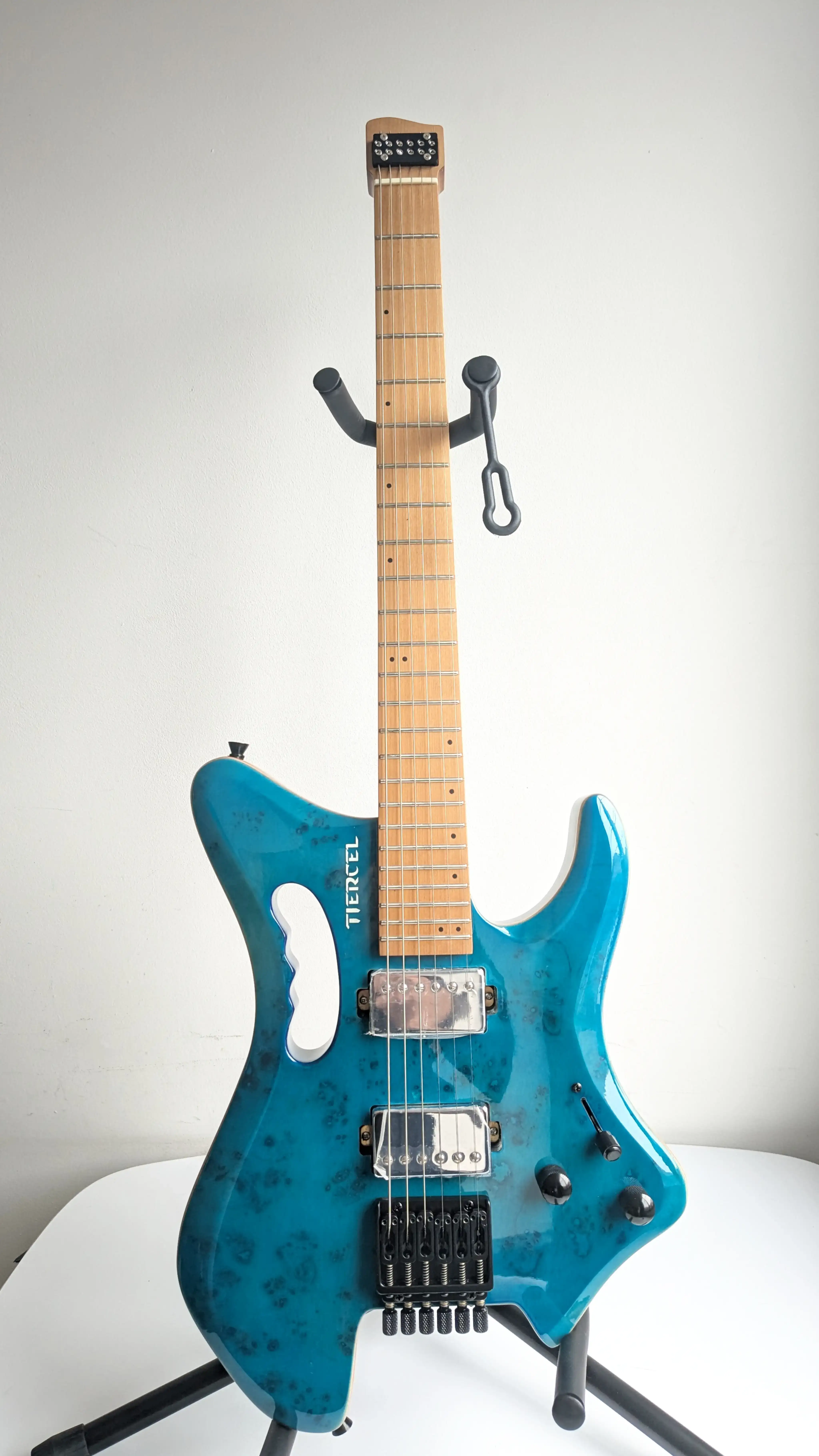 Guitarra Electrica HEADLESS TIERCEL Personalizada AZUL LAGUNA  3