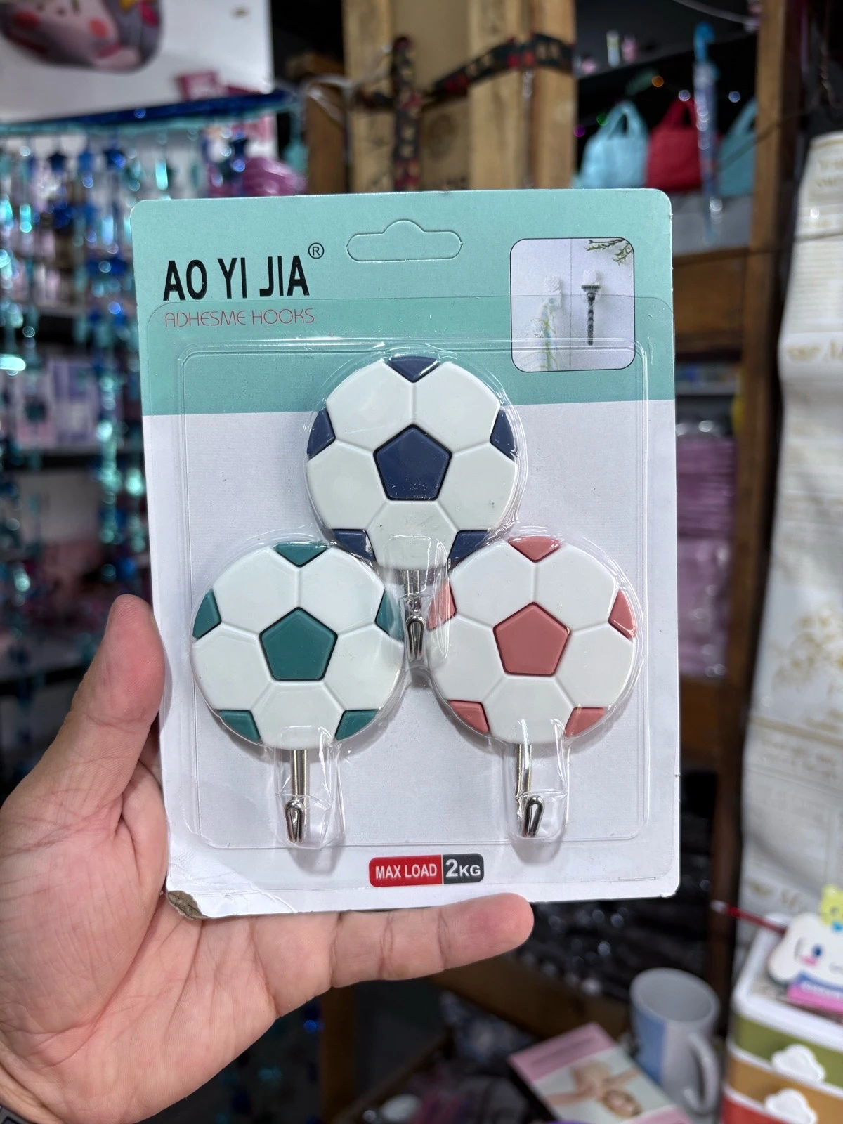  ⚽ Paquete de 12 Ganchos Adhesivos para Pared (Diseño Balón de Fútbol) ⚽ 2