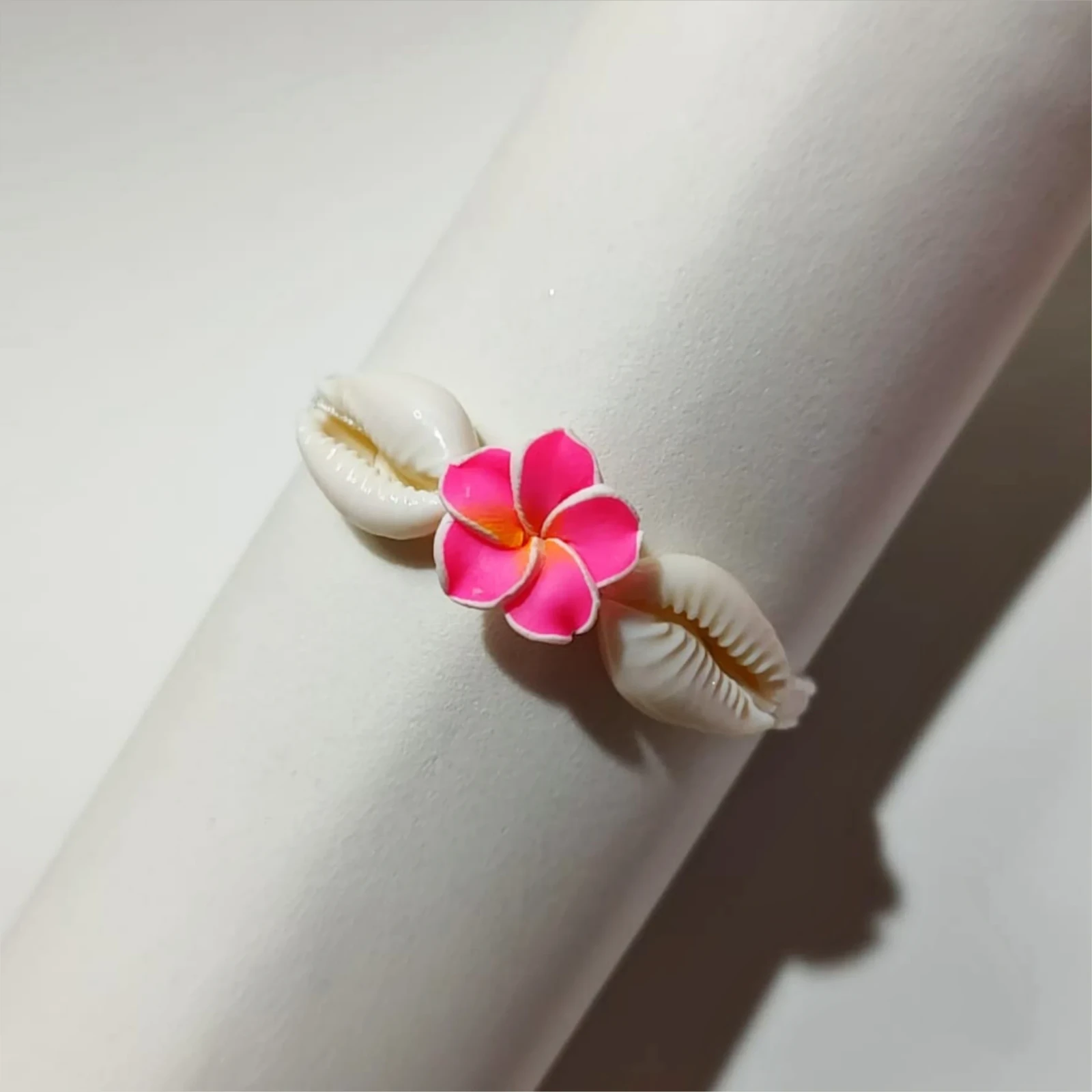 Pulsera de Conchas de Mar y Flor Rosa 2