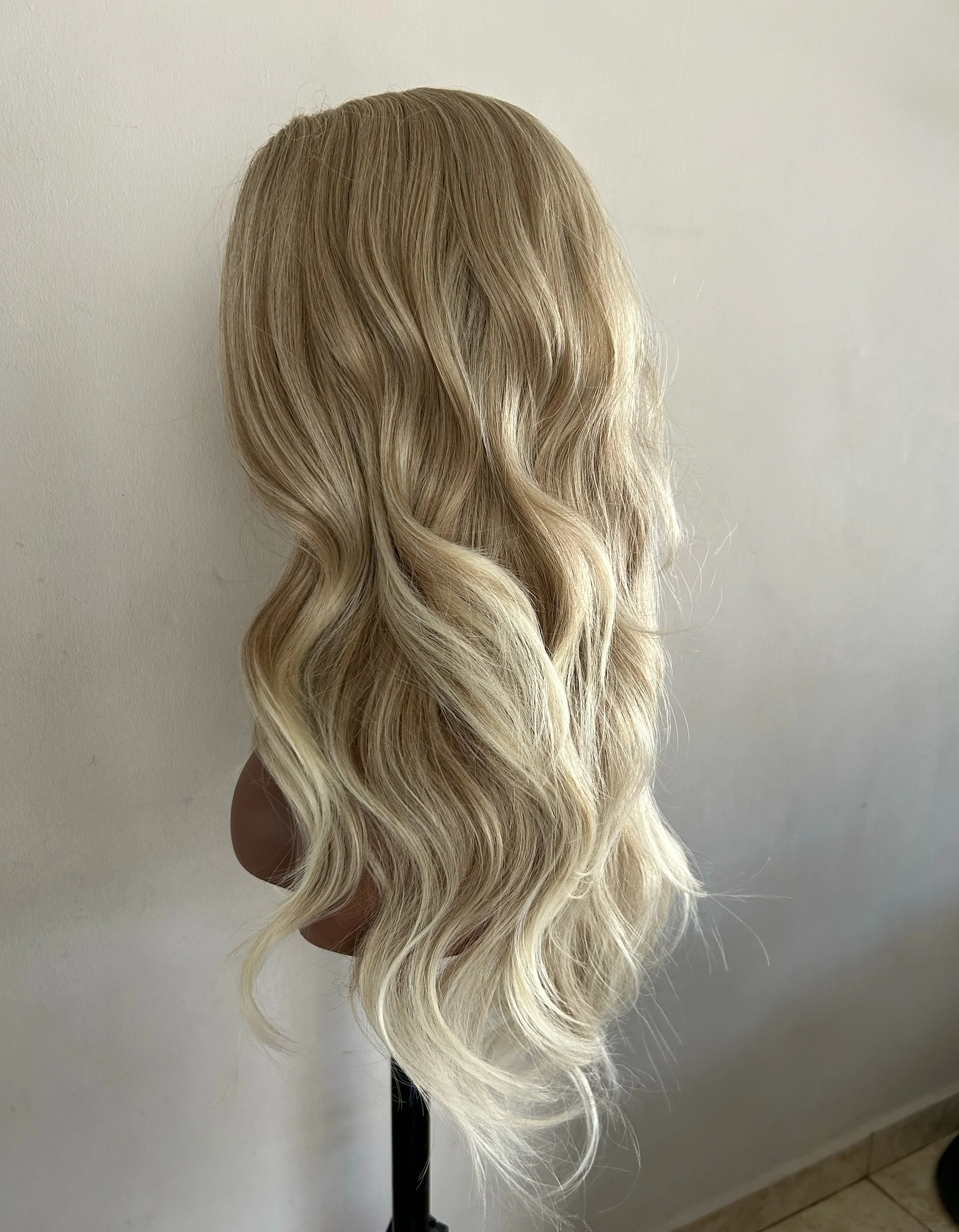 Peluca Rubia con fronta 26”  5
