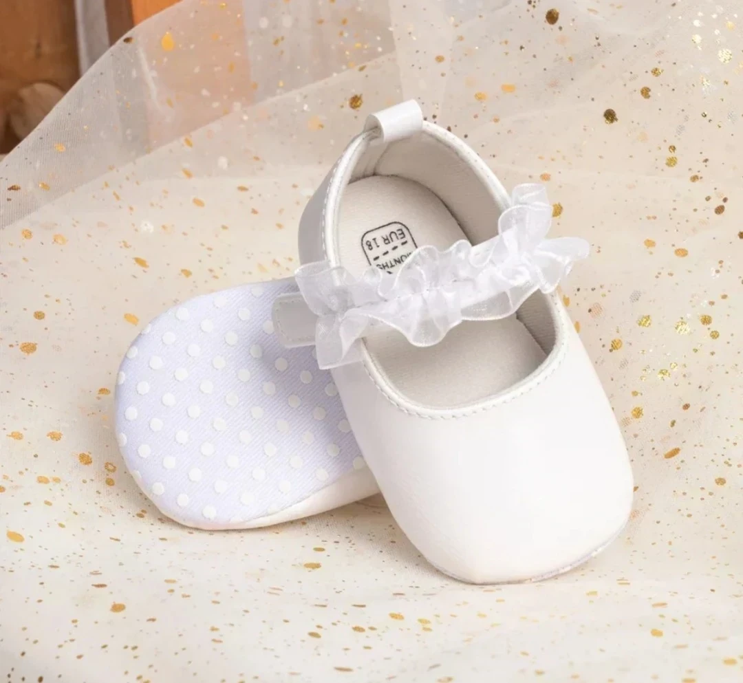 ZAPATITOS BLANCOS FLORES  3