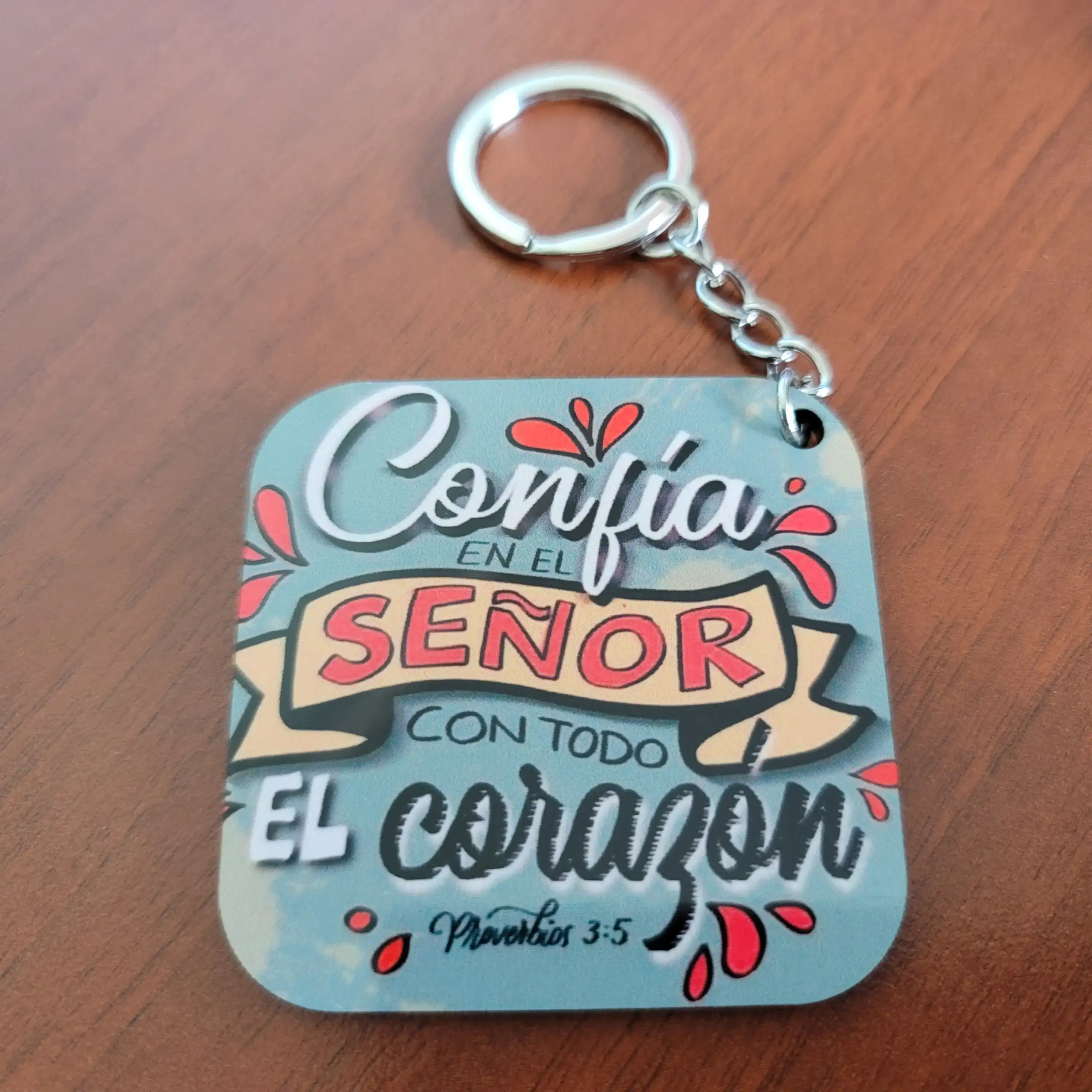 Llavero cuadrado "Confía"