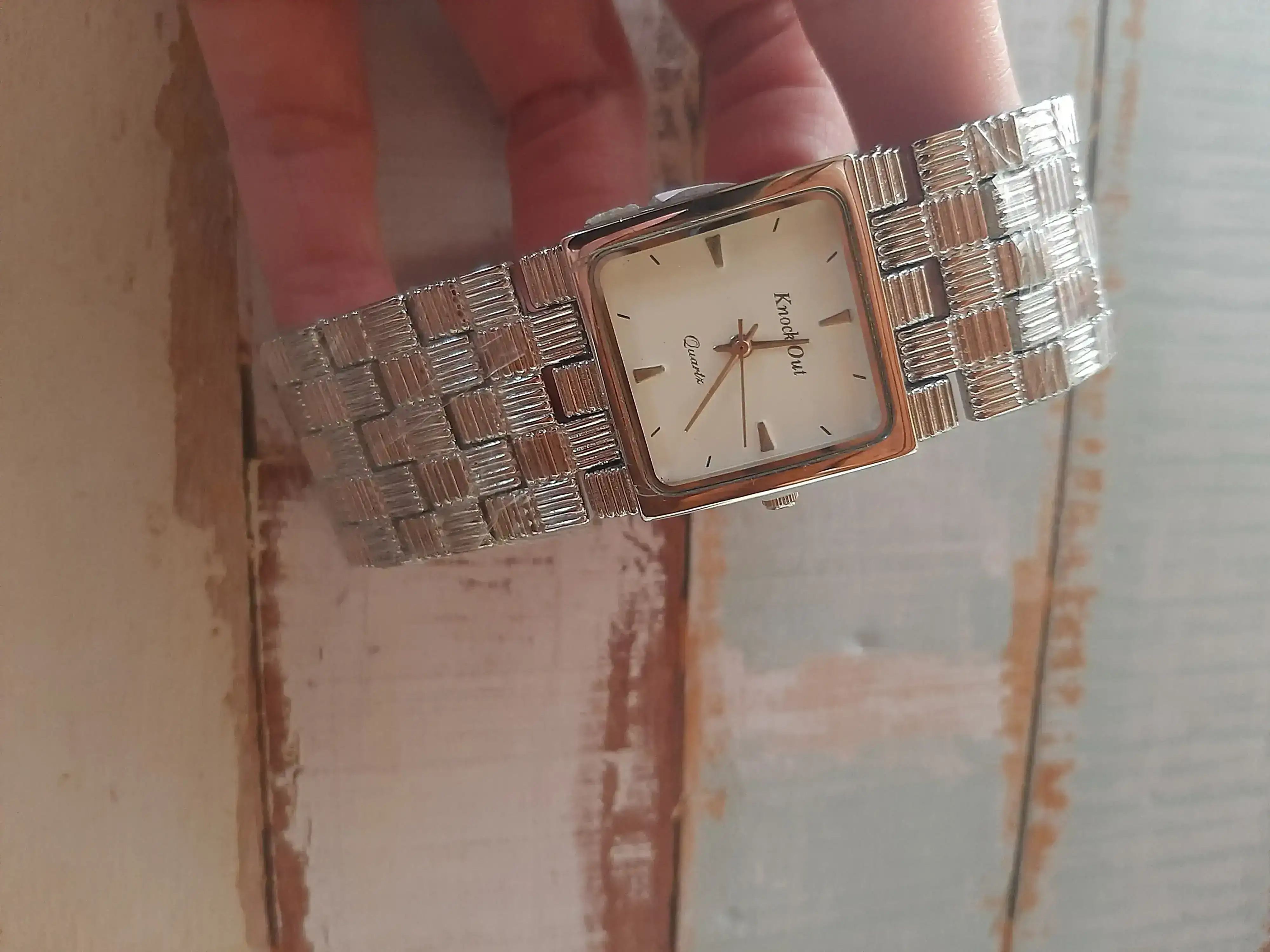 Reloj knock out