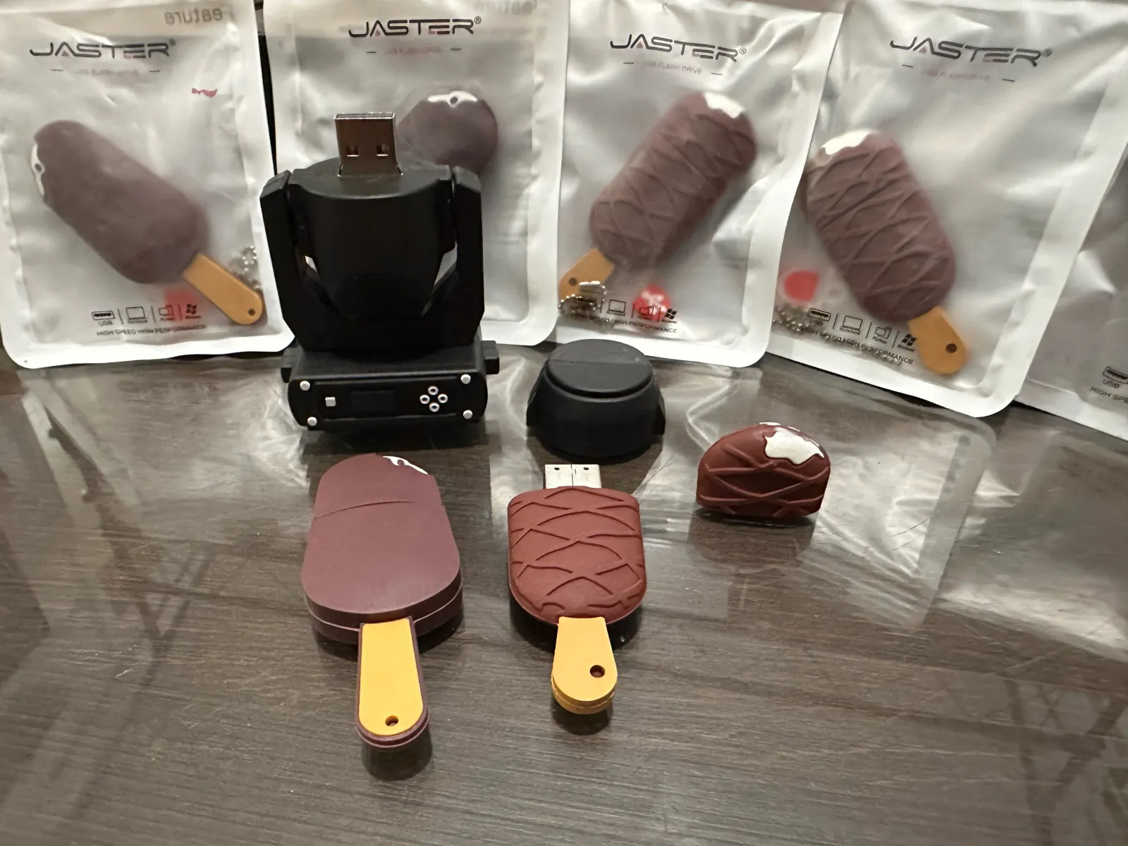 PENDRIVE ENGOMADO CON FIGURAS 32G por mayor y menor 69442828 4