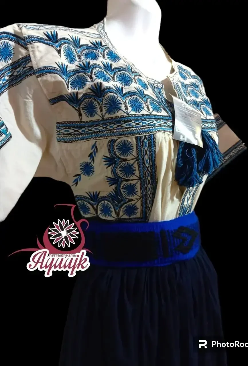 Traje típico de Tlahuitoltepec 2 3