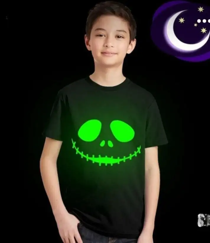 REMERA "BRILLA EN LA OSCURIDAD"
