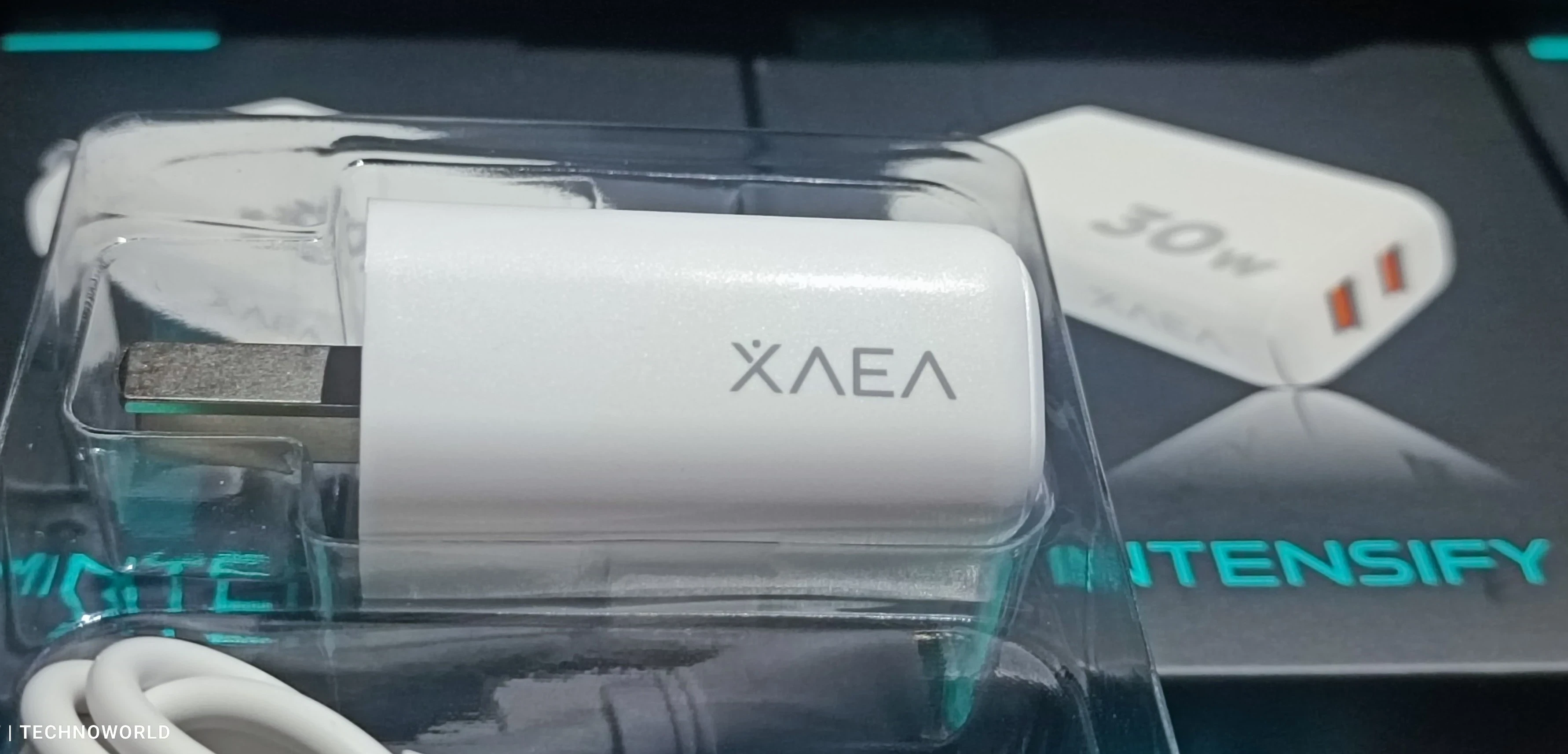 Cargador Xaea "C" 30w 220v + cable usb 4