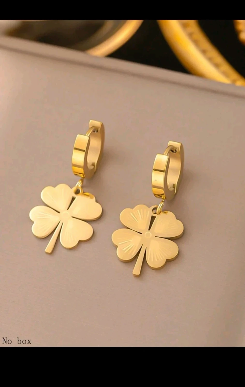 Set de Joyería Trébol de Cuatro Hojas - Cadena y Zarcillos en Acero Inoxidable Baño de Oro 18K 5