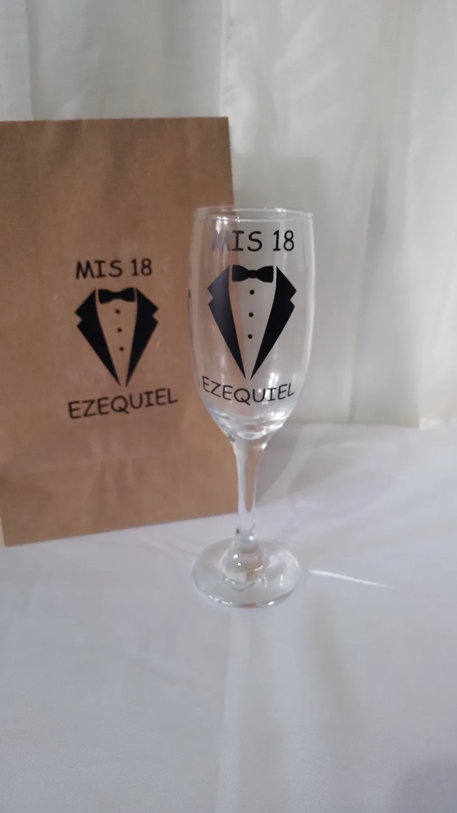 Copa de champagne con diseño en vinilo 
