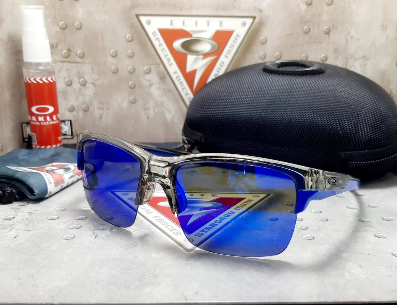 OAKLEY CLIFDEN AAA 7