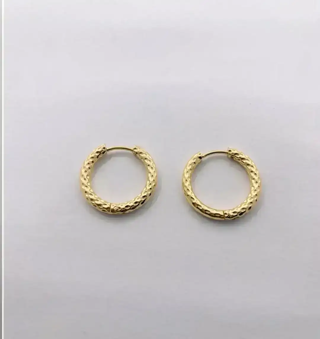 Aros ligeros dorados 