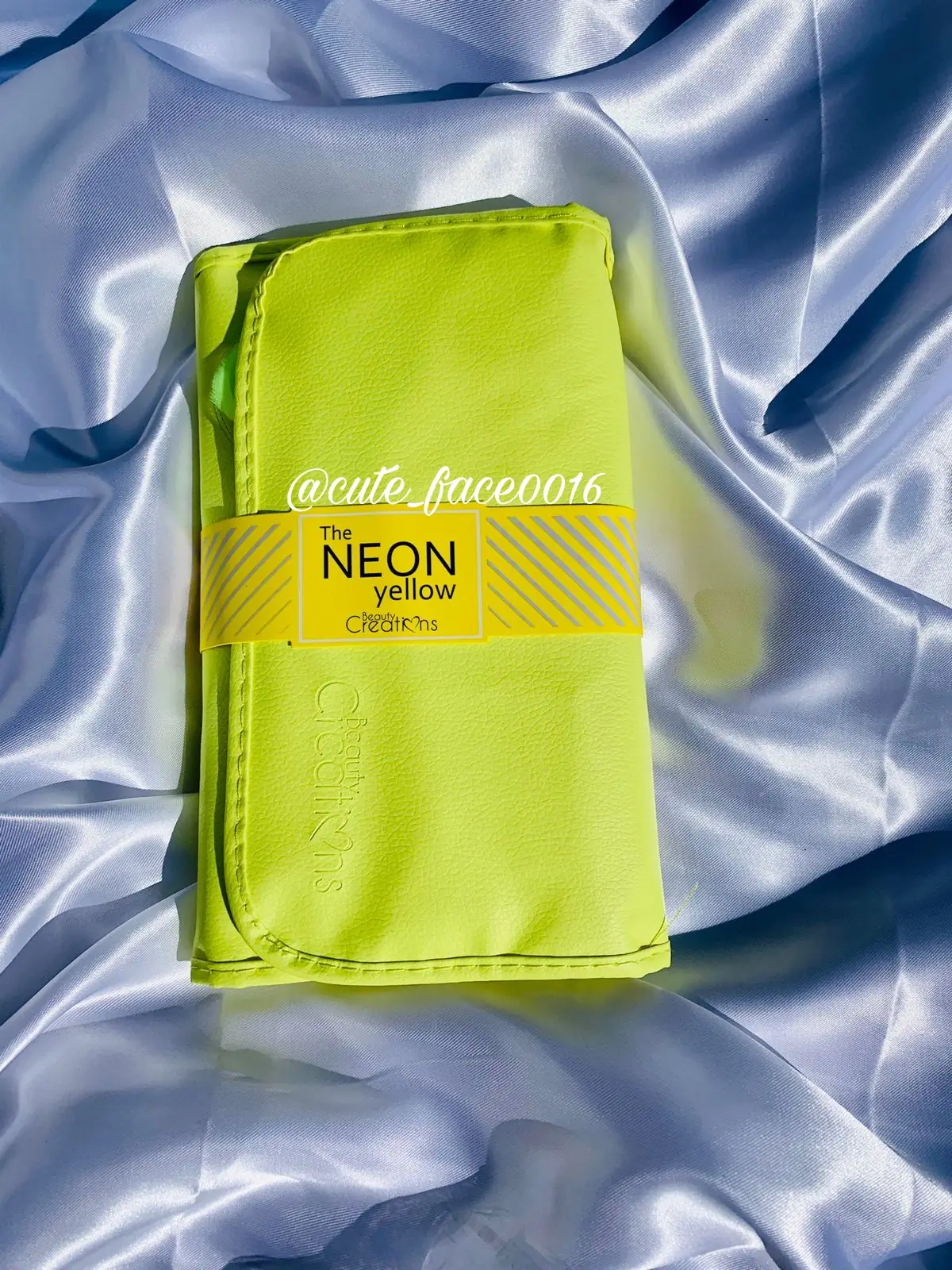 Brochas Neon Yellow Beauty Creations  2