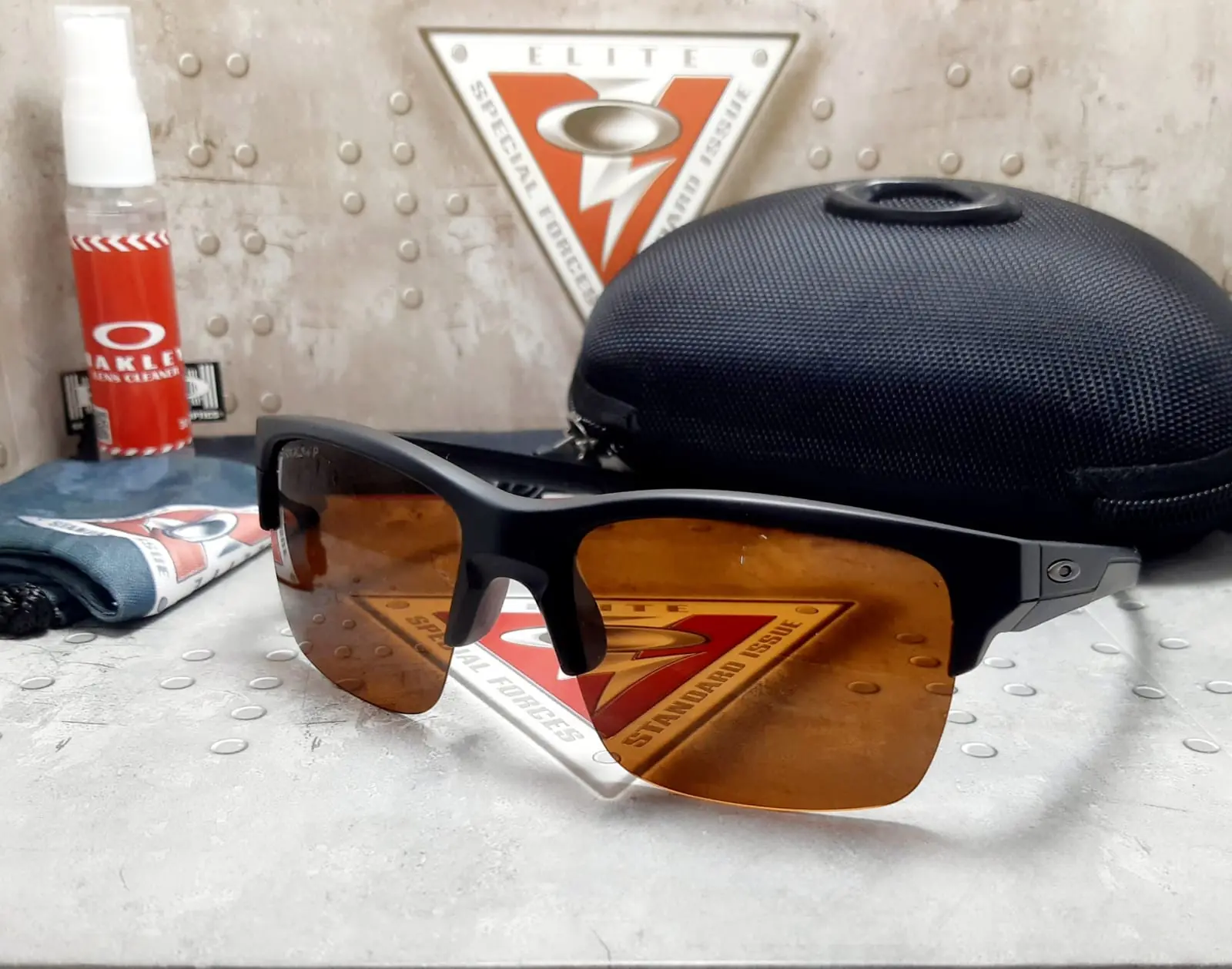 OAKLEY CLIFDEN AAA 6