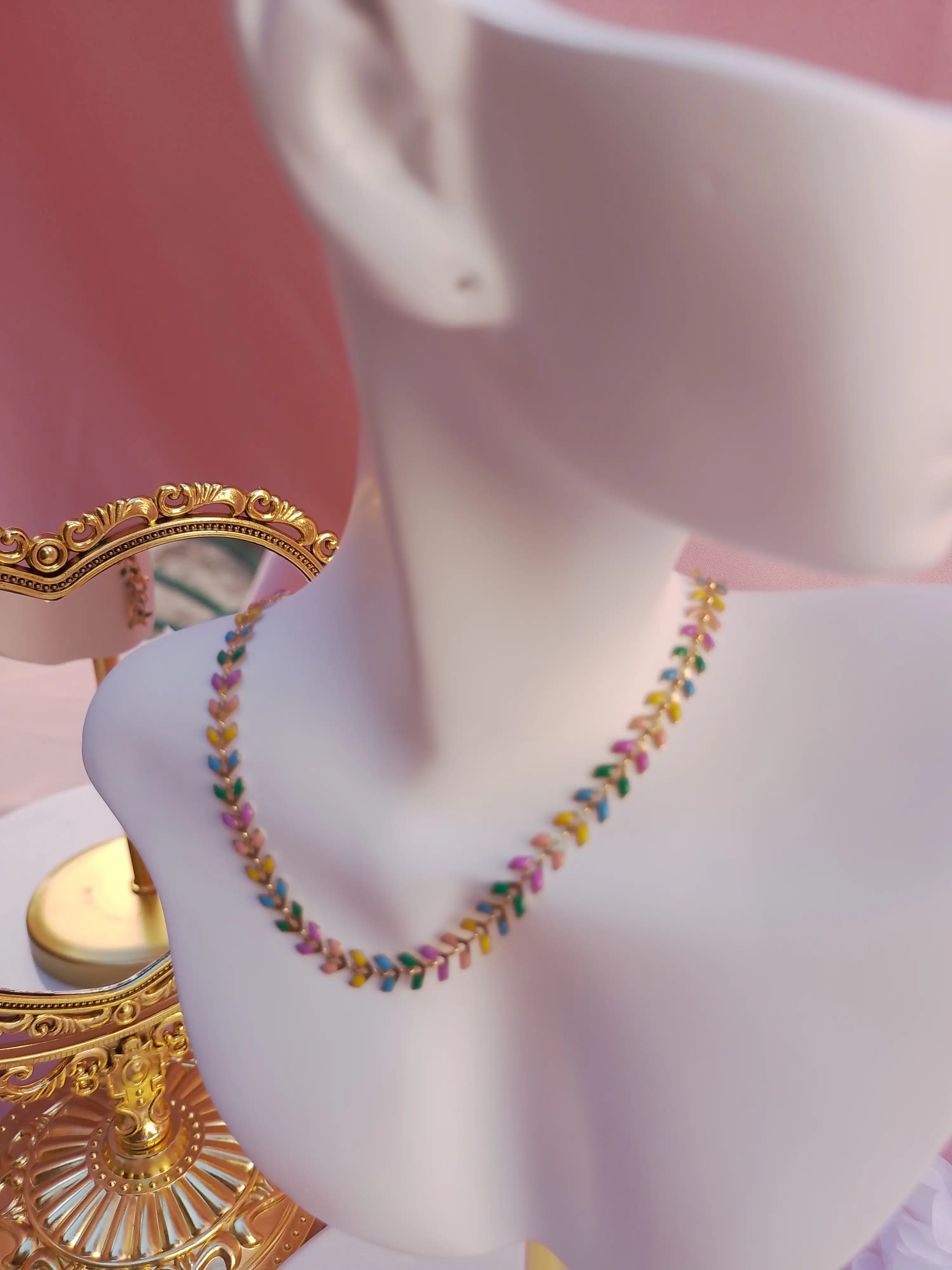 Collar flecha de colores 