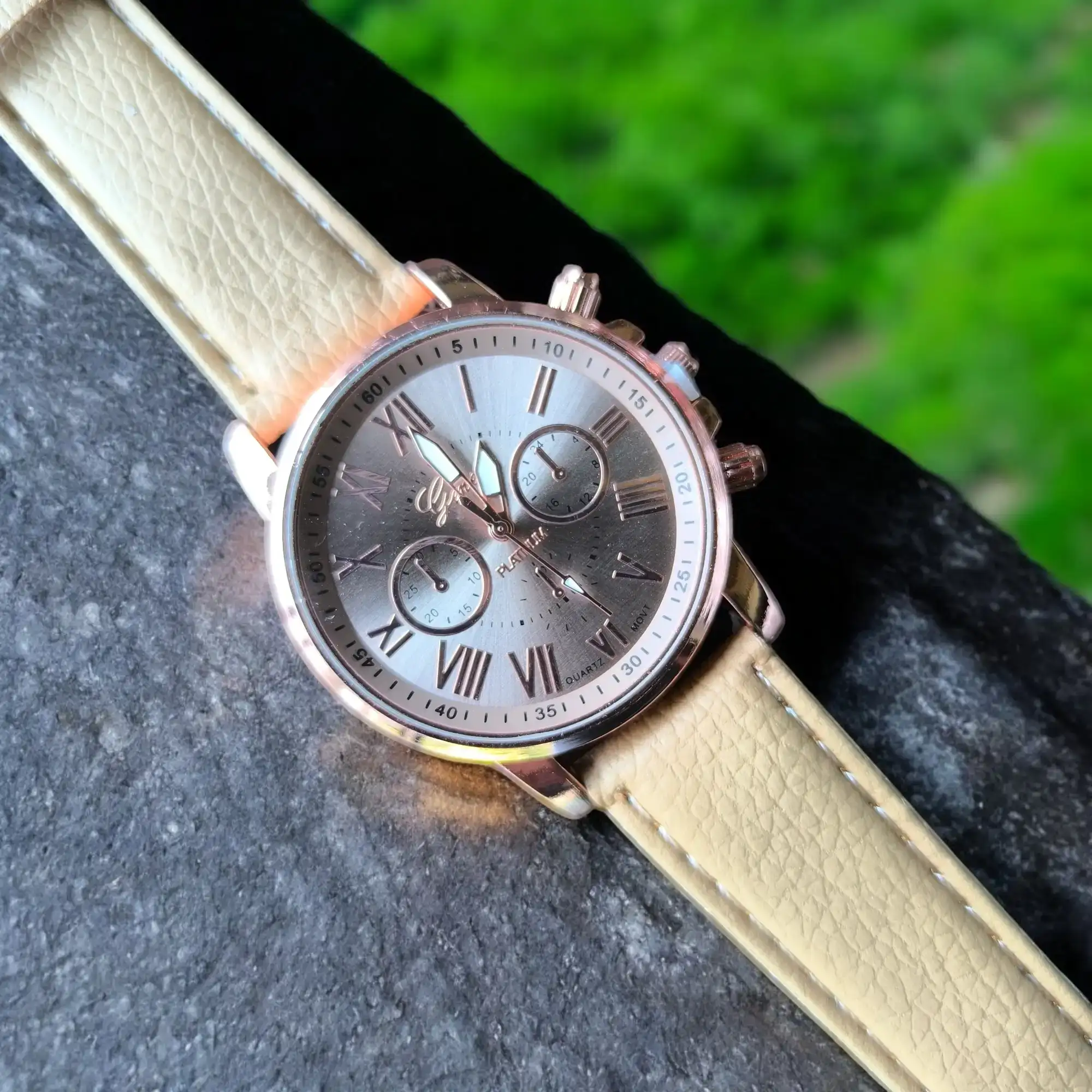 Reloj redondo beige 3