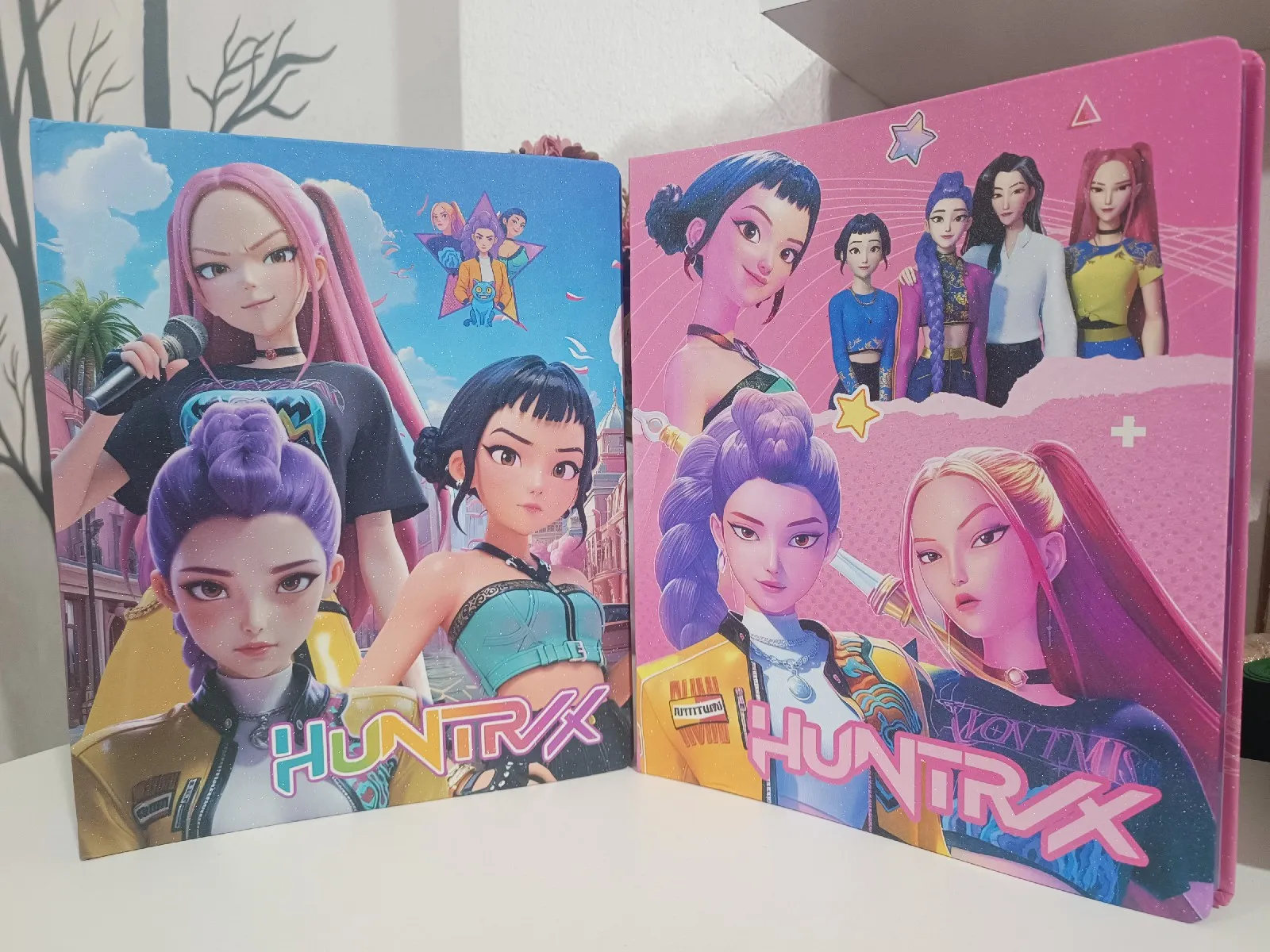 Folder Huntrix. Hojas tematicas 