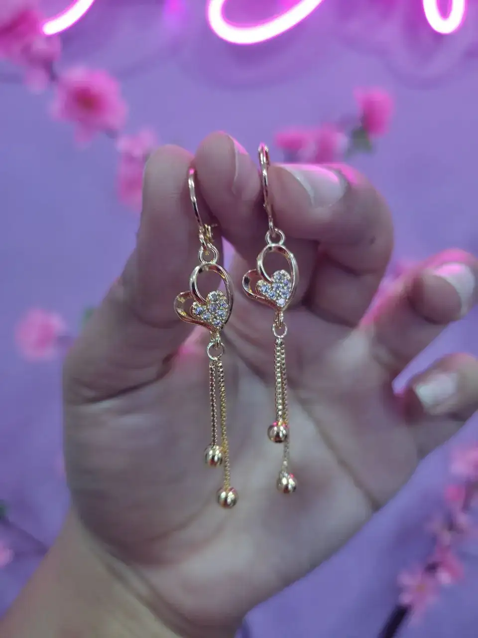 ARETES LARGOS LOVE