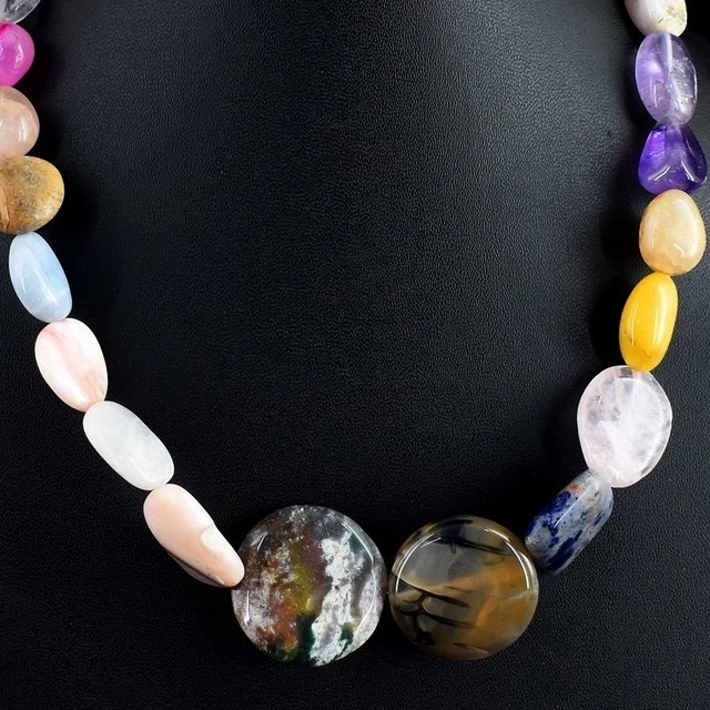 Hermoso collar de piedras mixtas genuinas