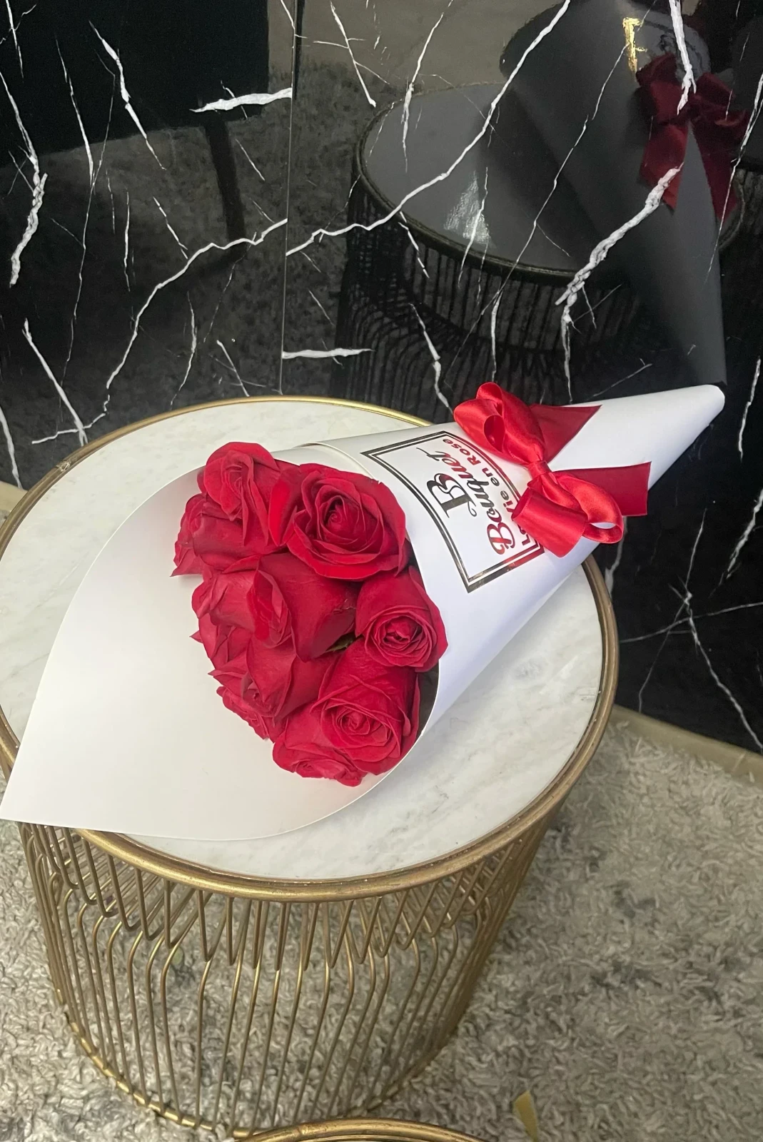 Cono de 12 rosas