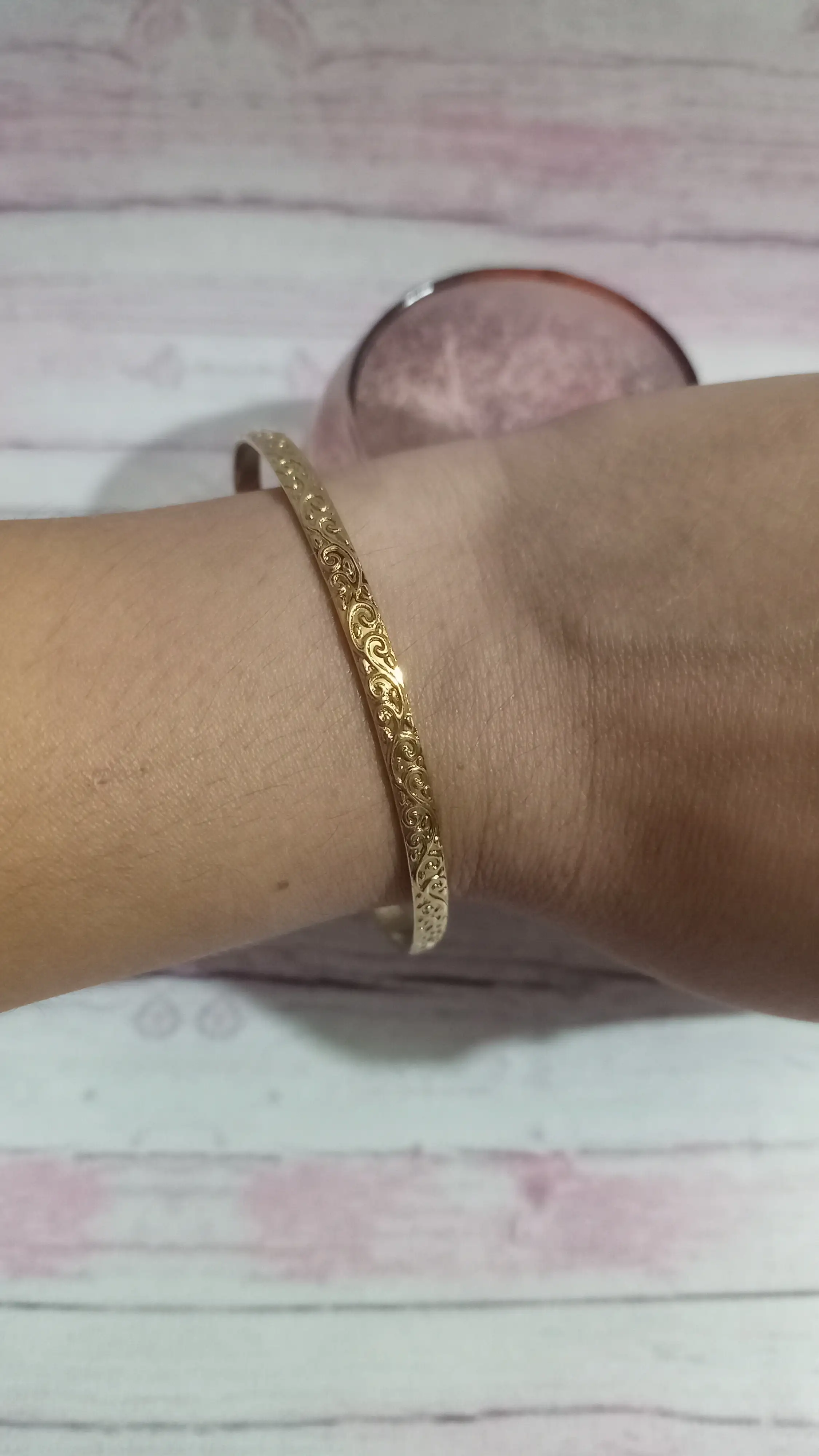 ESCLAVA LABRADA,EN ACERO DORADO 