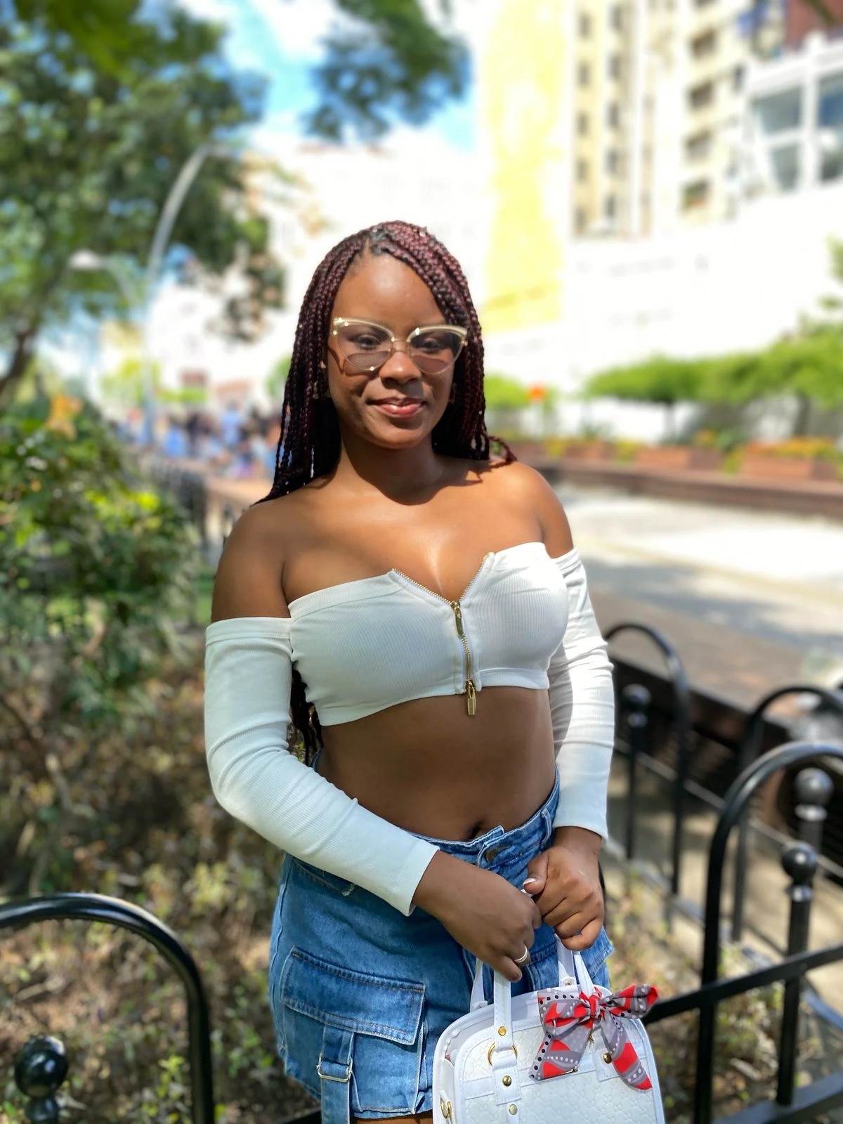 Blusa con cierre dorado 5