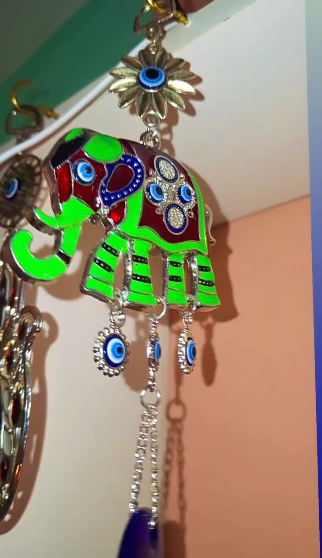 Colgante elefante con ojo turco