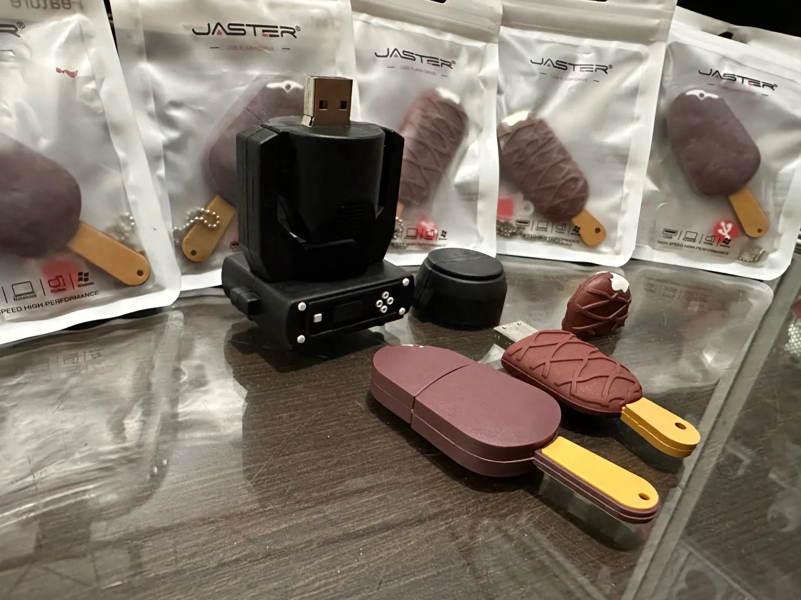 PENDRIVE ENGOMADO CON FIGURAS 32G por mayor y menor 69442828 5