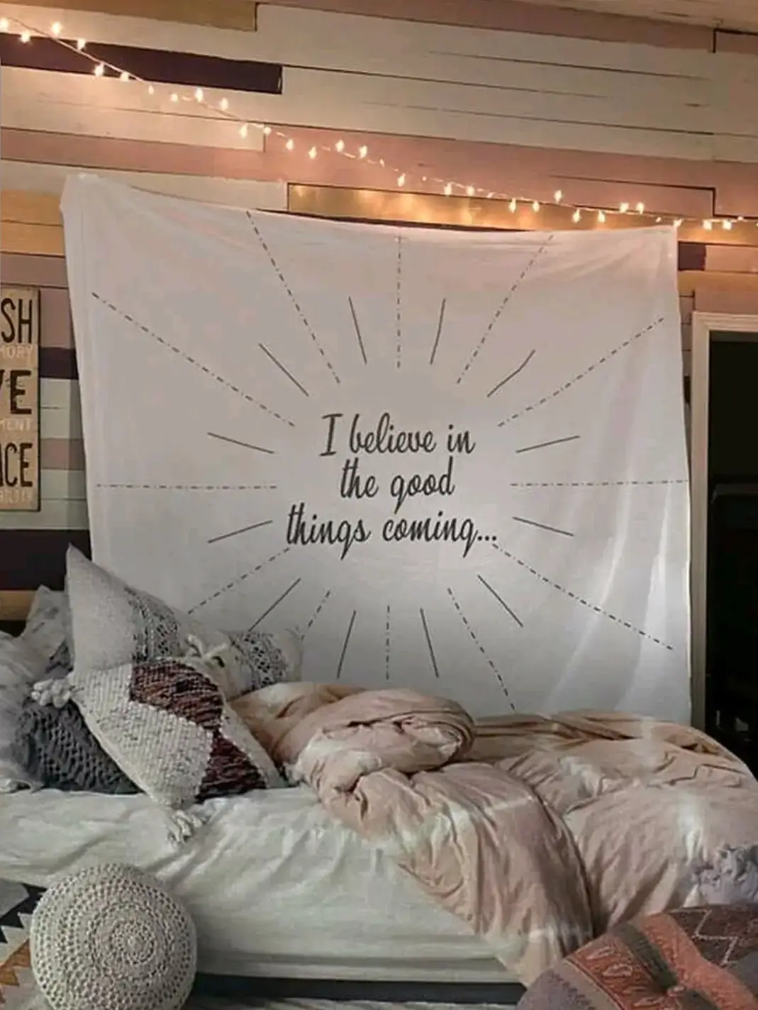 Manta blanca para pared
