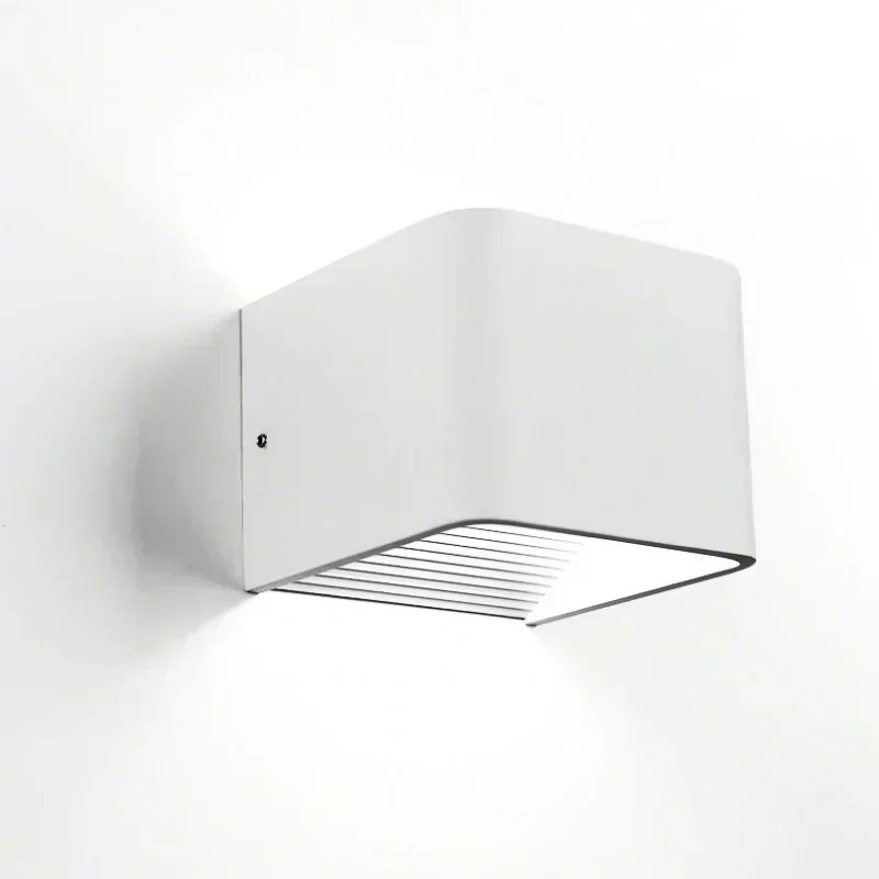 APLIQUE PARED CUADRA 5W LUZ CALIDA/3000K 3