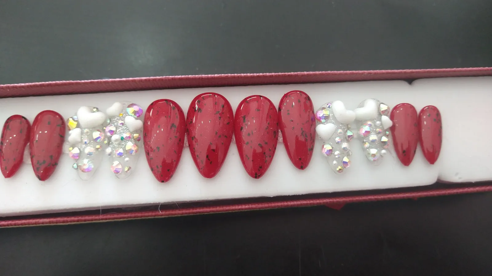 Uñas de corazon rojas