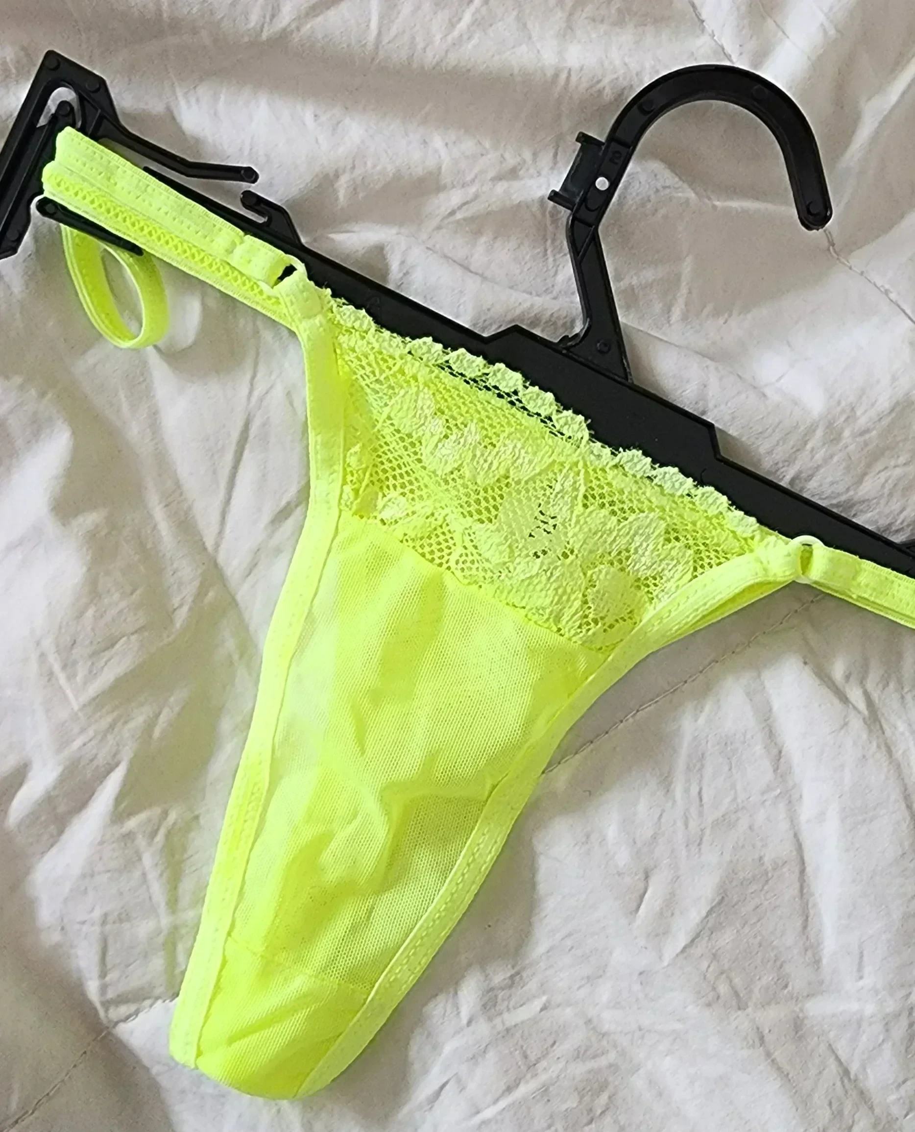 TULL ELASTIZADO Y PUNTILLA VERDE FLUO