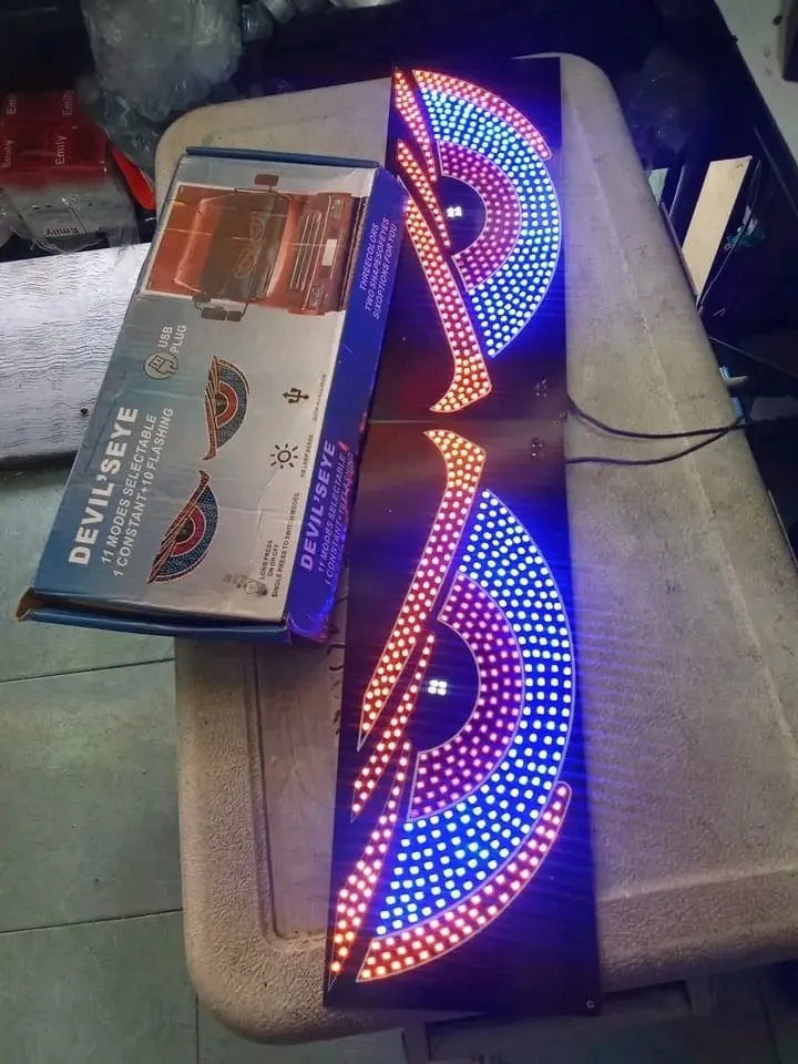 OJOS LED PARA CAMION  2