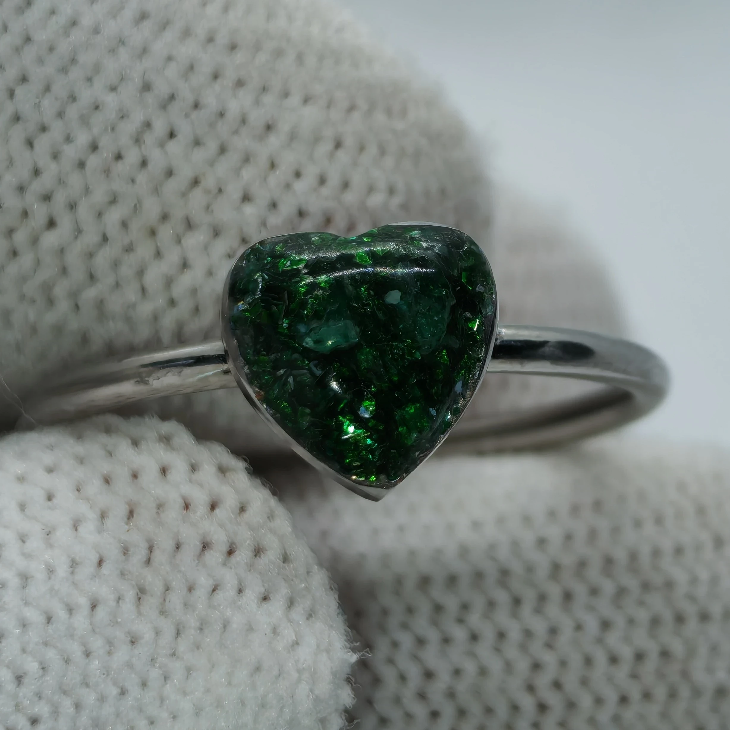 Sortija talla 8. 5 de Esmeraldas y Mica Verde  5
