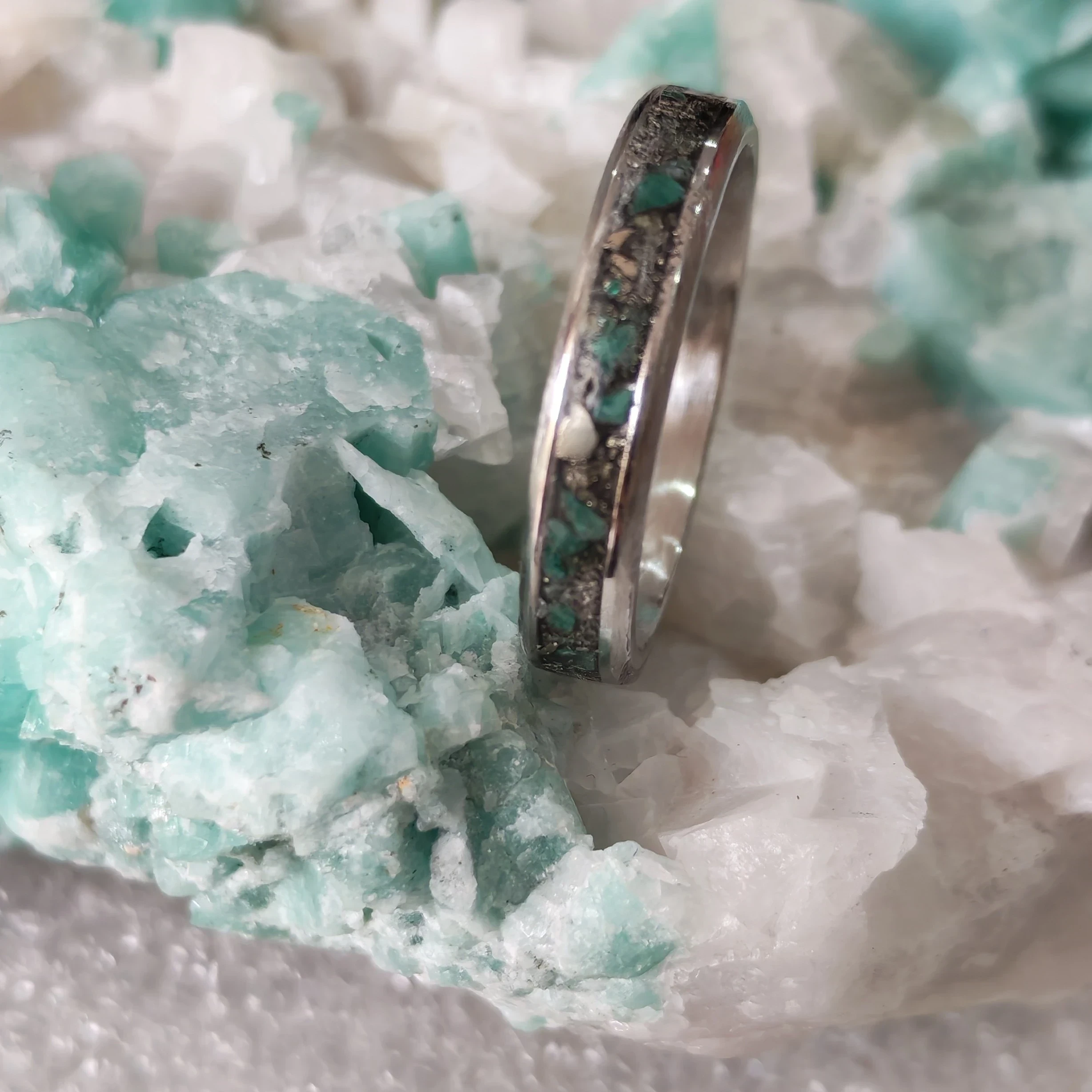 Anillo Dama con Esmeraldas y Piritas 5