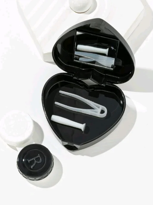 estuche en forma de corazon/negro