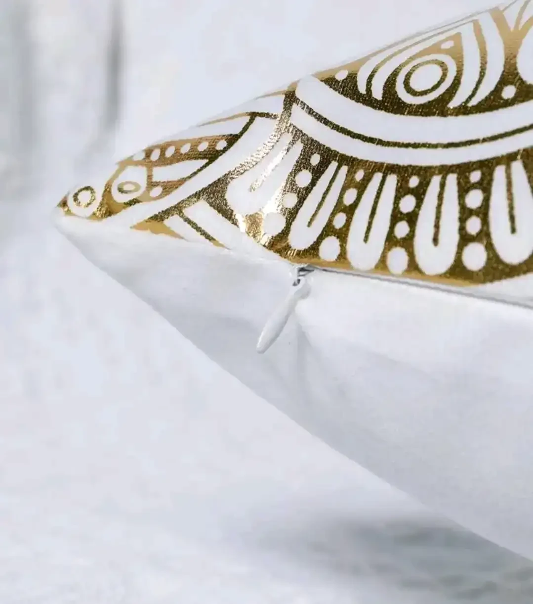Cojin mandala dorado 2