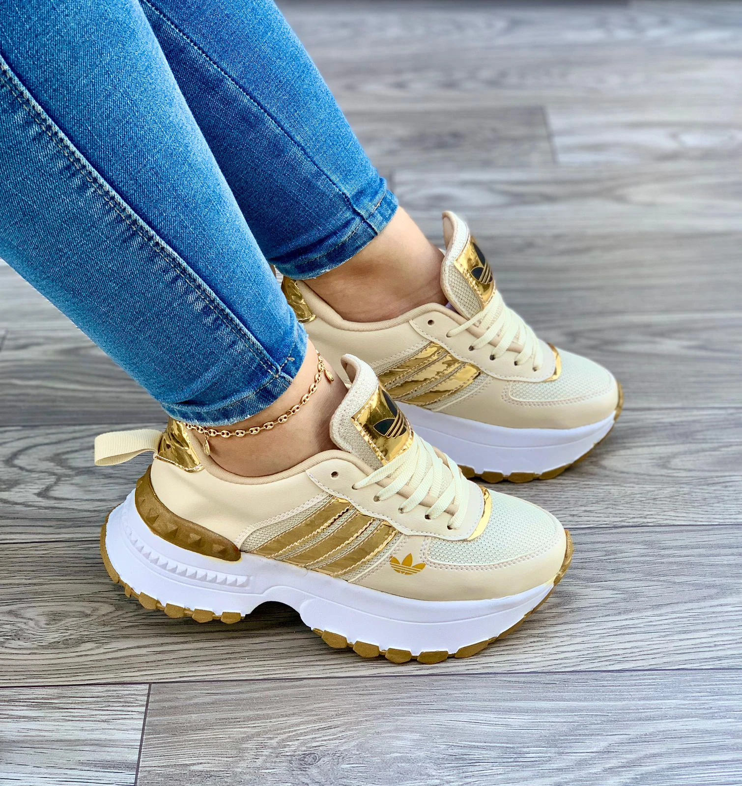 Tenis Dorado Nueva Colección 