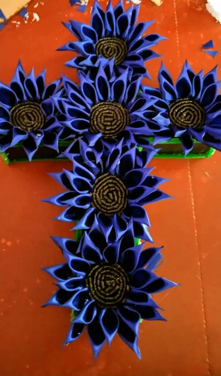 Cruz de girasol azul 