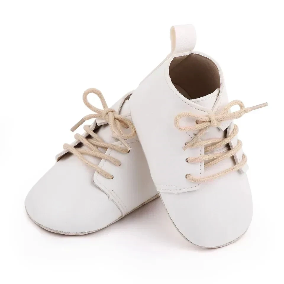 ZAPATITOS BLANCO CORDONES  2