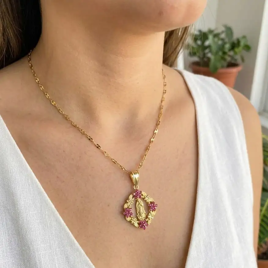 Cadena Y Dije En Acero Con Piedra Circon De Virgen Flores Fucsias 2