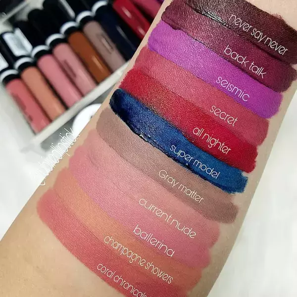 Labial líquido mate COVERGIRL Melting Pout  2