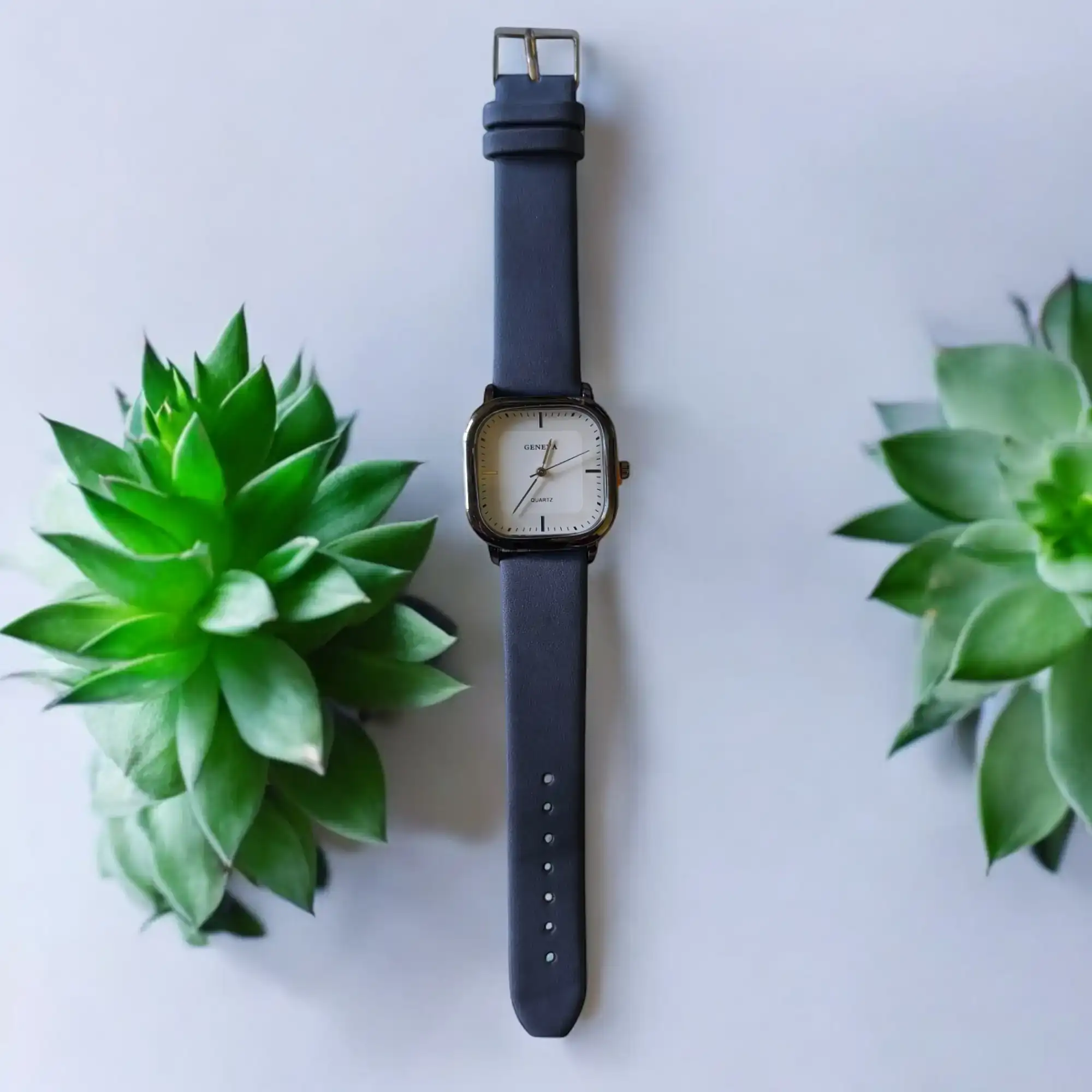 Reloj cuadrado azul l