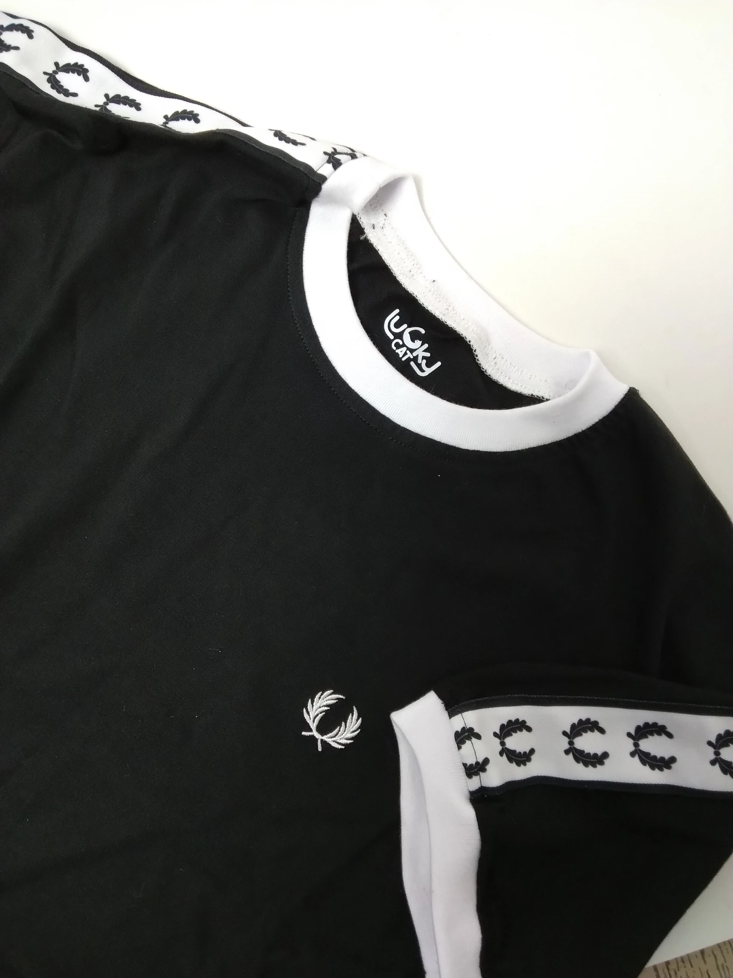 Camisa algodon negro con laureles 