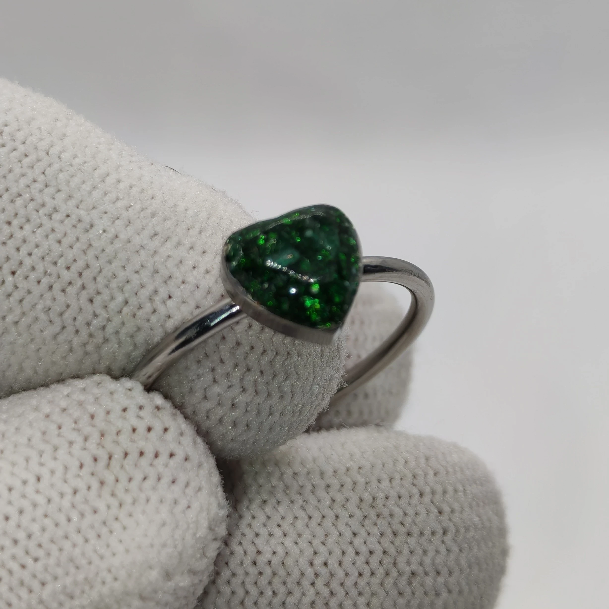 Sortija talla 8. 5 de Esmeraldas y Mica Verde  4
