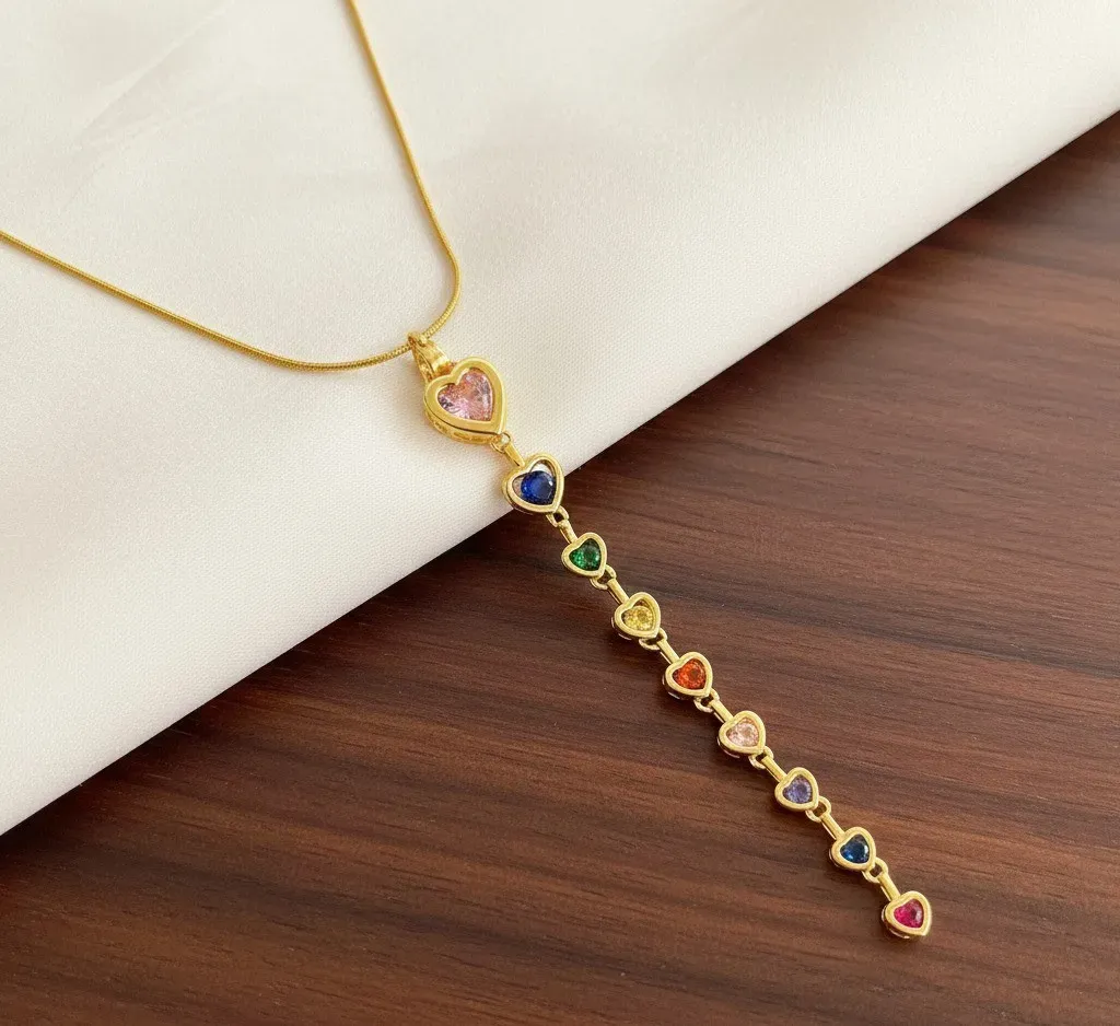 Collar Y Dije En Acero Corbatin Con Piedras Circon De Corazones De Colores