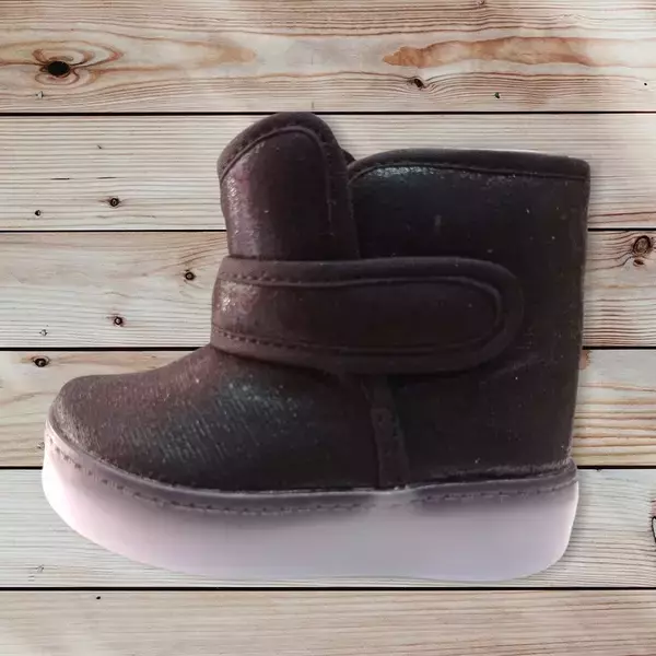 Bota negra de piel para niña.  4