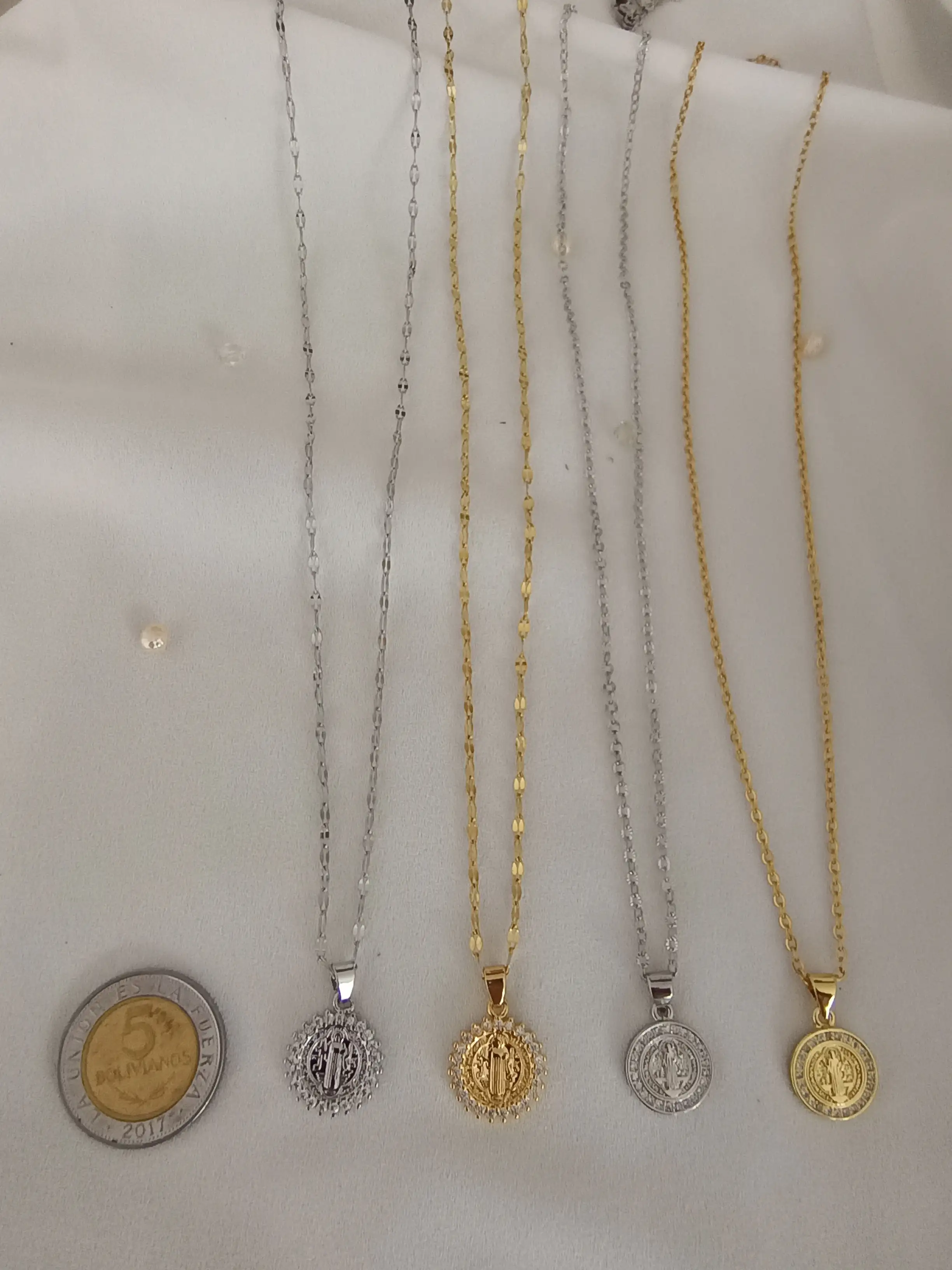 Cadena con dije de San Benito en acero inoxidable  2