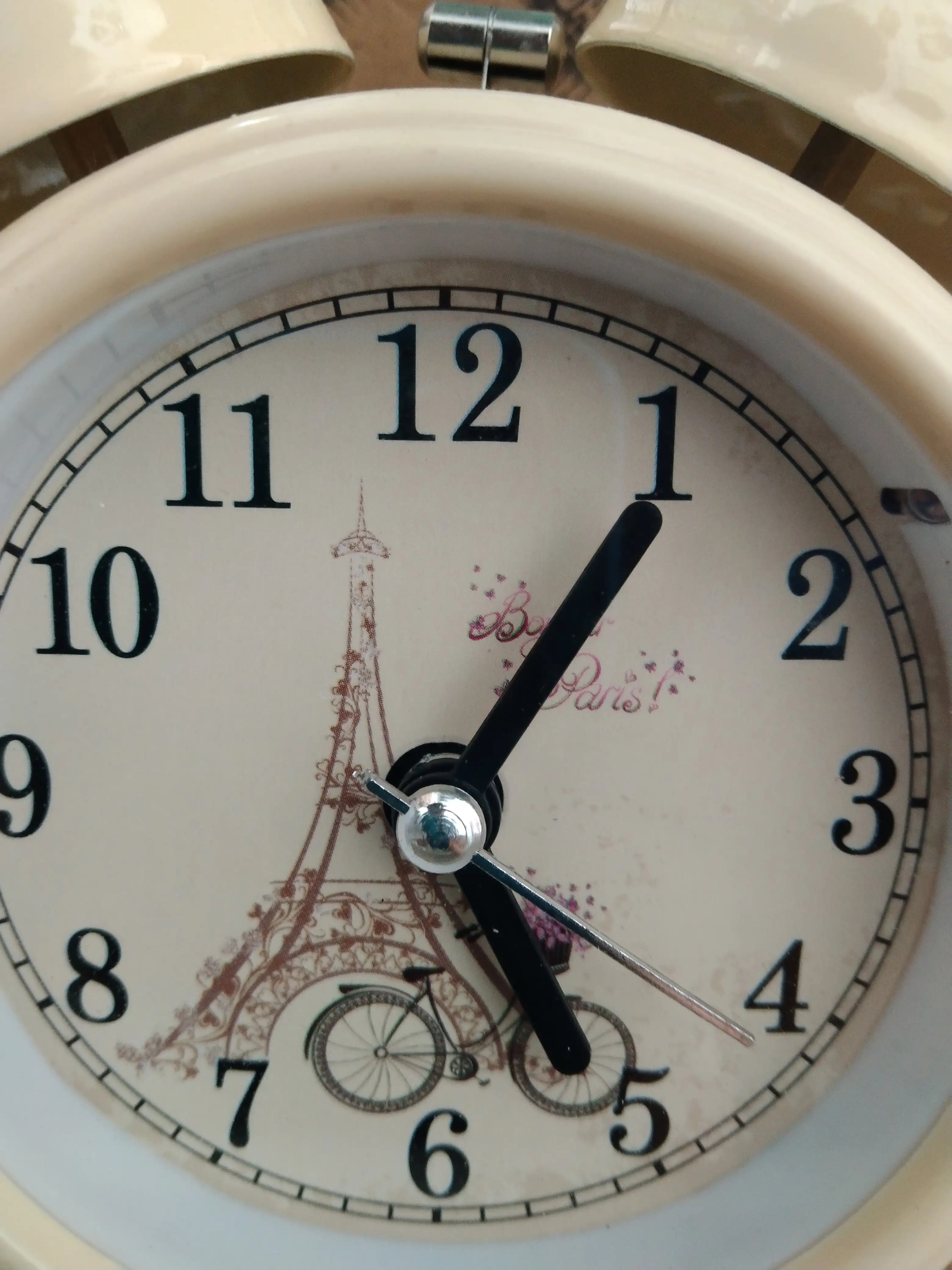 Reloj despertador blanco  4