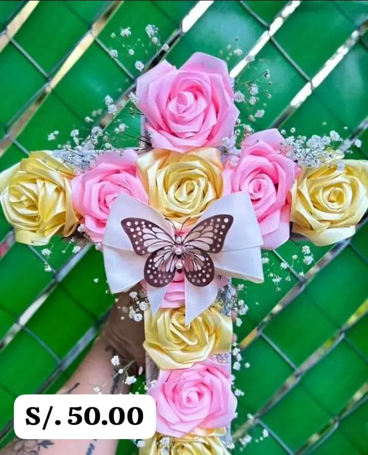 Cruz de rosas eternas 
